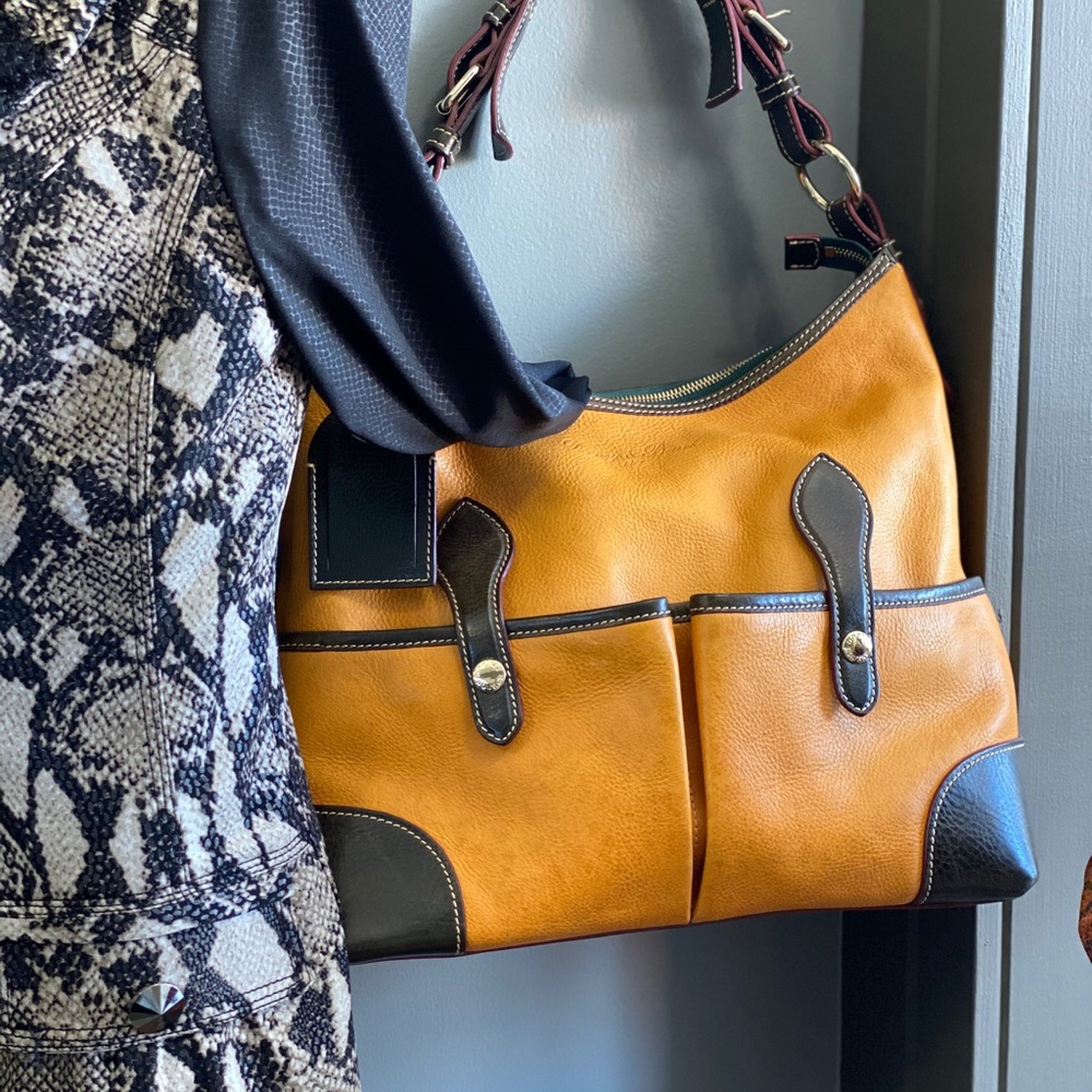 Dooney & Bourke  purse